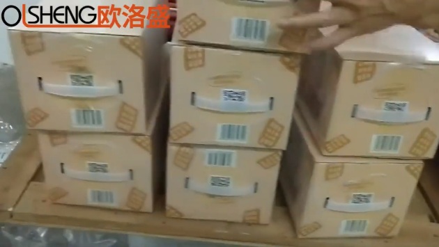 食品外箱包膜采用袖口包裝機