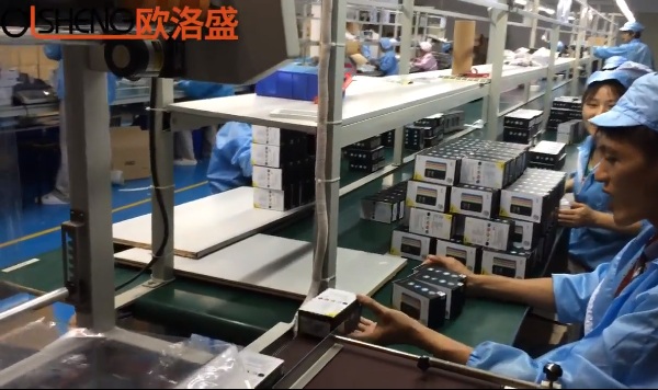 手機廠使用L型封切收縮包裝機包手機視頻